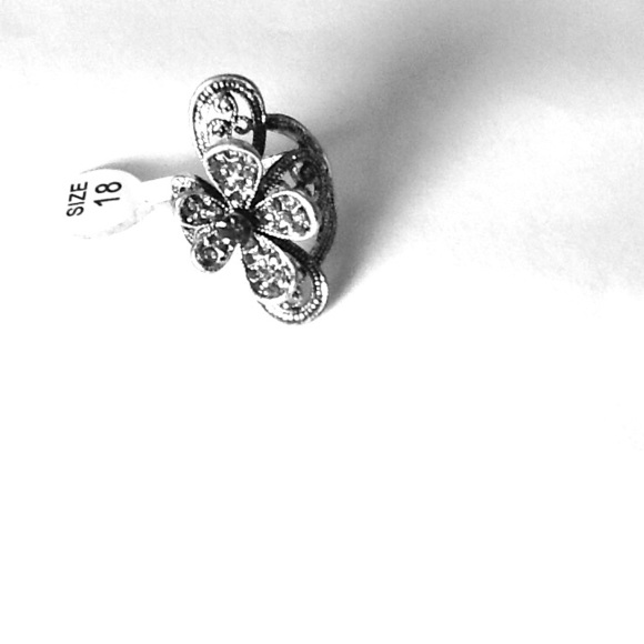 🆕Beautiful Floral Ring - Picture 2 of 3